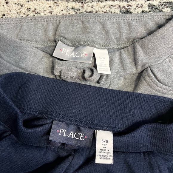 Two pairs of joggers, one pair motto leggings, one pair fleece leggings 5/6 - Picture 4 of 9